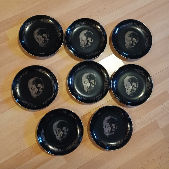 D.L. & Co - Set Of 8 Skullery Memento Mori Plates